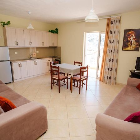 Sarah'S Apartments - 5 Min Walk To Beaches & Boulevard - Big Balcony! Sarandë エクステリア 写真