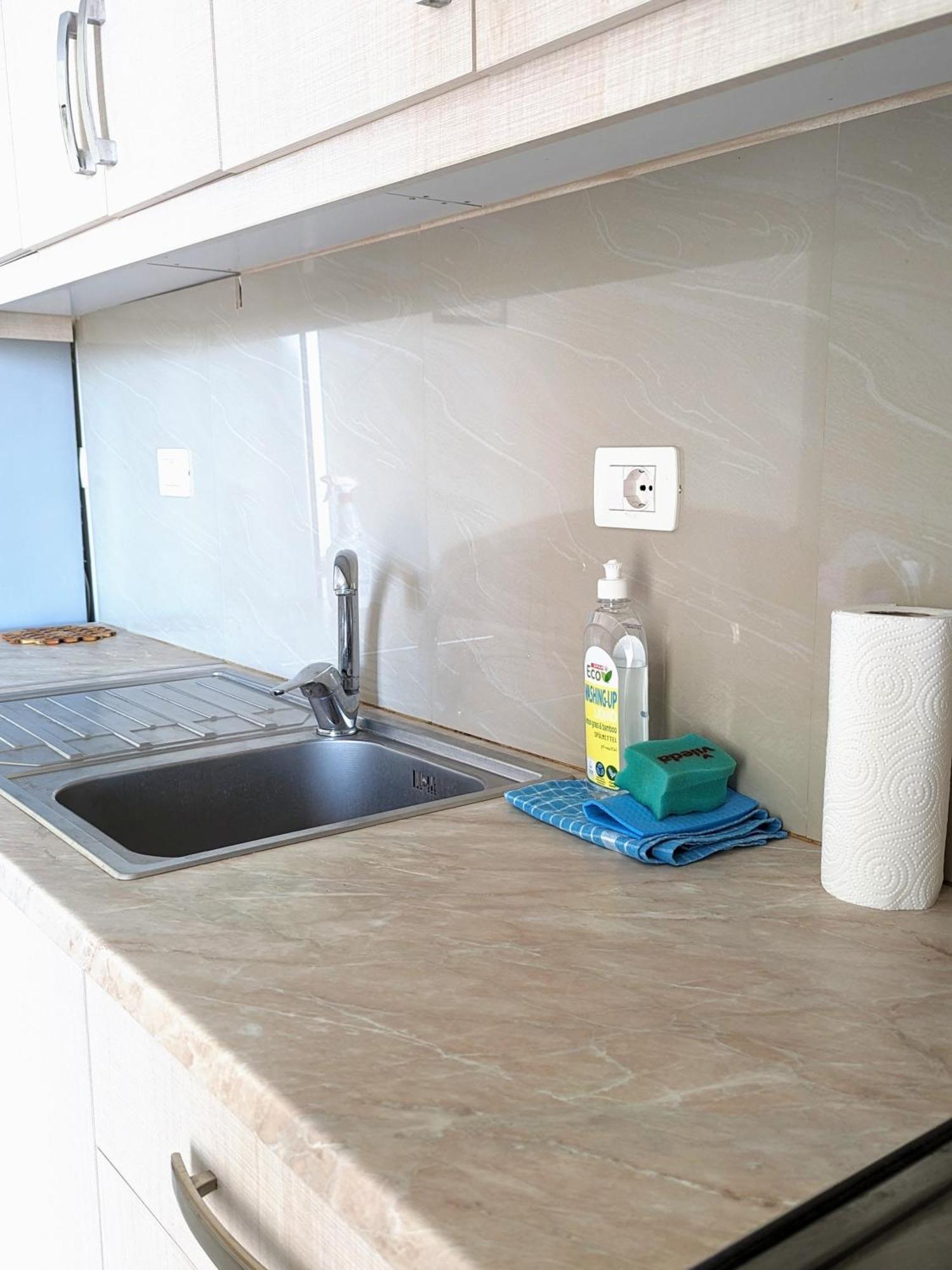 Sarah'S Apartments - 5 Min Walk To Beaches & Boulevard - Big Balcony! Sarandë エクステリア 写真