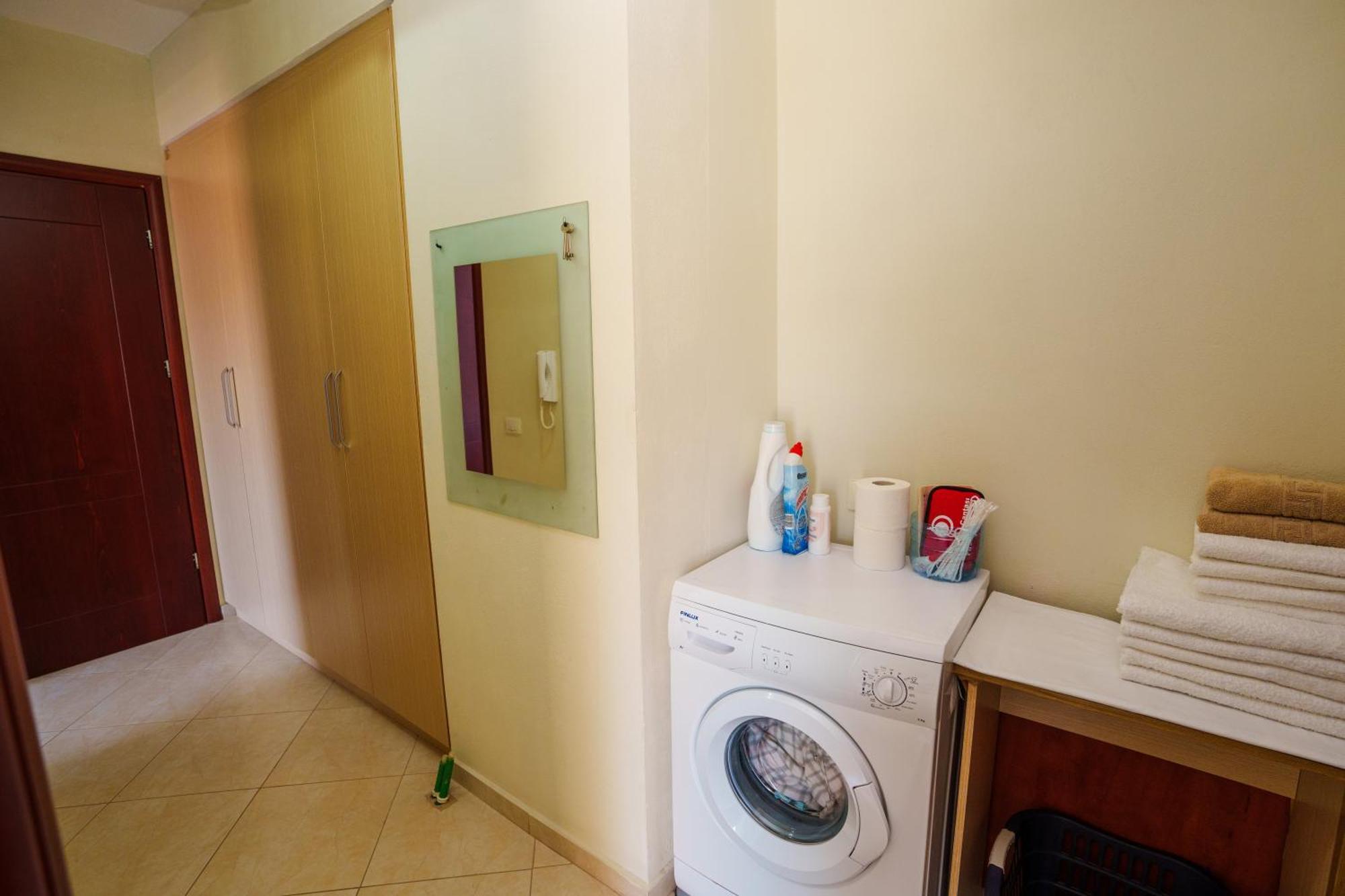 Sarah'S Apartments - 5 Min Walk To Beaches & Boulevard - Big Balcony! Sarandë エクステリア 写真